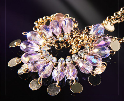 光影之韻 珠寶主題海報的藝術設計與情感表達